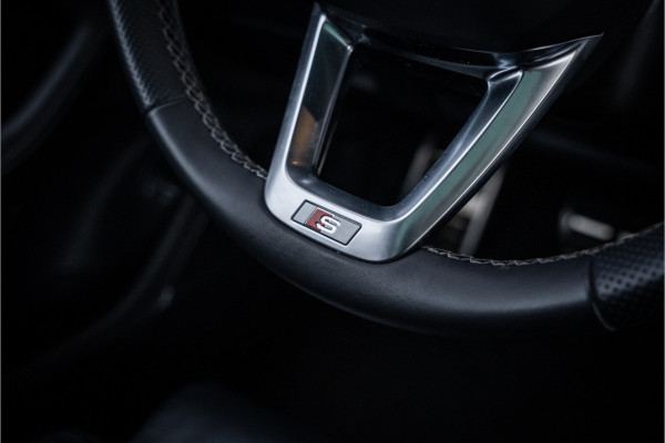 Audi Q8 60 TFSI e quattro Competition - Panorama | RS Seats | Luchtvering | Elek. Trekhaak | 360 Camera