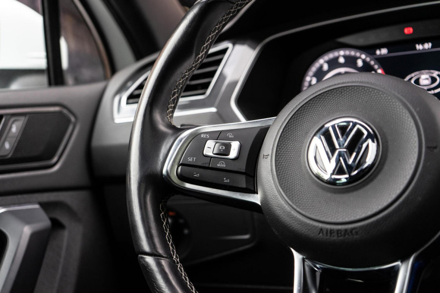 Volkswagen Tiguan 2.0 TSI 4Motion R-Line Pano / ACC / DAB