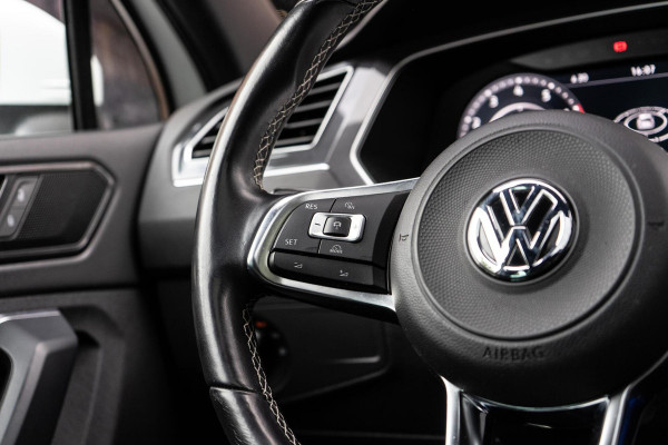Volkswagen Tiguan 2.0 TSI 4Motion R-Line Pano / ACC / DAB