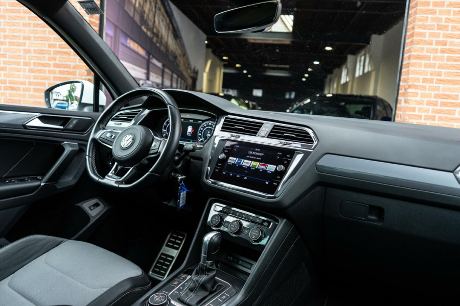 Volkswagen Tiguan 2.0 TSI 4Motion R-Line Pano / ACC / DAB