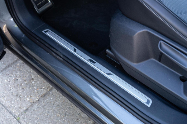 Volkswagen Tiguan 2.0 TSI 4Motion R-Line Pano / Camera / Trekhaak