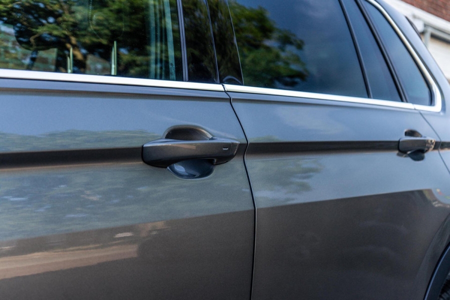 Volkswagen Tiguan 2.0 TSI 4Motion R-Line Pano / Camera / Trekhaak