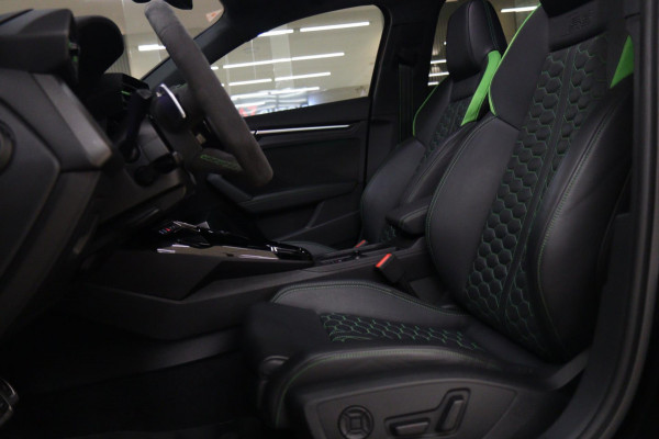 Audi RS 3 SPORTBACK 2.5 TFSI quattro HULK PANO/KERAMISCH/B&O/HUD/CARBONSPOILER/VOL