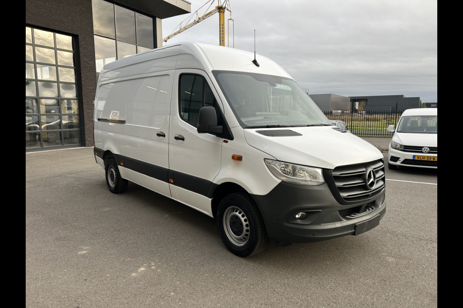 Mercedes-Benz Sprinter 317 CDI L2 H2 MBUX / 360 Camera / Navigatie / Parkeersensoren / Cruise control / Airco / 270 Graden achterdeuren