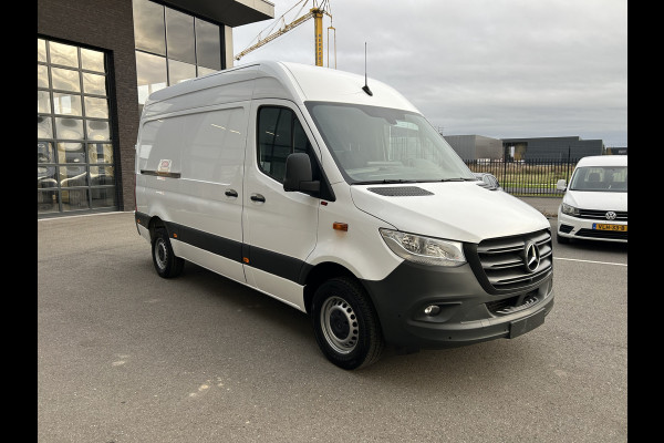 Mercedes-Benz Sprinter 317 CDI L2 H2 MBUX / 360 Camera / Navigatie / Parkeersensoren / Cruise control / Airco / 270 Graden achterdeuren