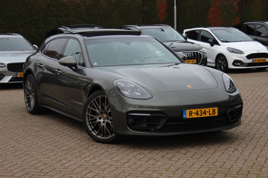 Porsche Panamera Sport Turismo 2.9 4 E-Hybrid Platinum Edition 61.598 km / Panoramadak / 360Camera / Head-up / Luchtvering / Matrix LED / Softclose / Bose / Keyless / 21'' / Sportuitlaat / Sportdesign+Chrono / Stuurverwarming / Stoelverwarming 4x /