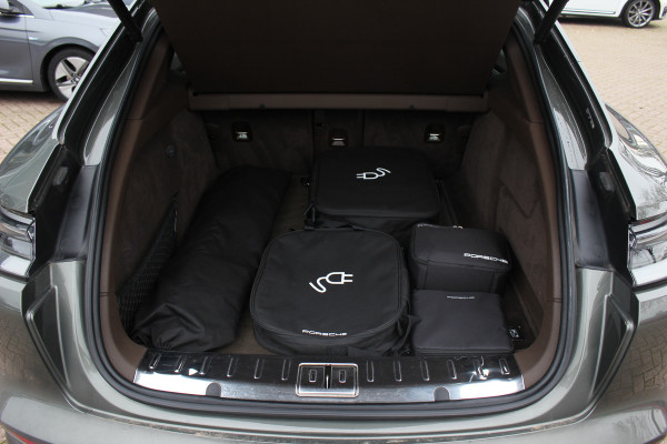 Porsche Panamera Sport Turismo 2.9 4 E-Hybrid Platinum Edition 61.598 km / Panoramadak / 360Camera / Head-up / Luchtvering / Matrix LED / Softclose / Bose / Keyless / 21'' / Sportuitlaat / Sportdesign+Chrono / Stuurverwarming / Stoelverwarming 4x /