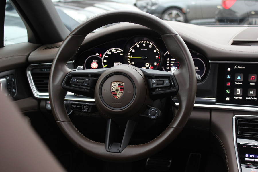 Porsche Panamera Sport Turismo 2.9 4 E-Hybrid Platinum Edition 61.598 km / Panoramadak / 360Camera / Head-up / Luchtvering / Matrix LED / Softclose / Bose / Keyless / 21'' / Sportuitlaat / Sportdesign+Chrono / Stuurverwarming / Stoelverwarming 4x /