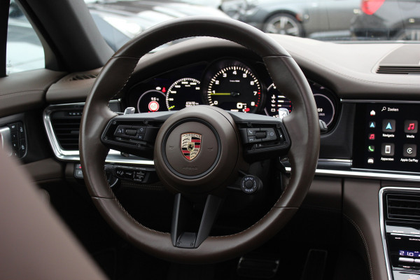 Porsche Panamera Sport Turismo 2.9 4 E-Hybrid Platinum Edition 61.598 km / Panoramadak / 360Camera / Head-up / Luchtvering / Matrix LED / Softclose / Bose / Keyless / 21'' / Sportuitlaat / Sportdesign+Chrono / Stuurverwarming / Stoelverwarming 4x /
