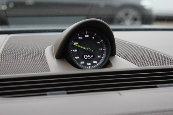 Porsche Panamera Sport Turismo 2.9 4 E-Hybrid Platinum Edition 61.598 km / Panoramadak / 360Camera / Head-up / Luchtvering / Matrix LED / Softclose / Bose / Keyless / 21'' / Sportuitlaat / Sportdesign+Chrono / Stuurverwarming / Stoelverwarming 4x /