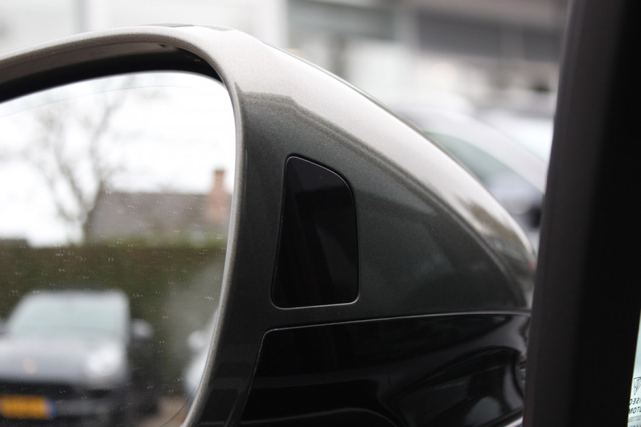 Porsche Panamera Sport Turismo 2.9 4 E-Hybrid Platinum Edition 61.598 km / Panoramadak / 360Camera / Head-up / Luchtvering / Matrix LED / Softclose / Bose / Keyless / 21'' / Sportuitlaat / Sportdesign+Chrono / Stuurverwarming / Stoelverwarming 4x /