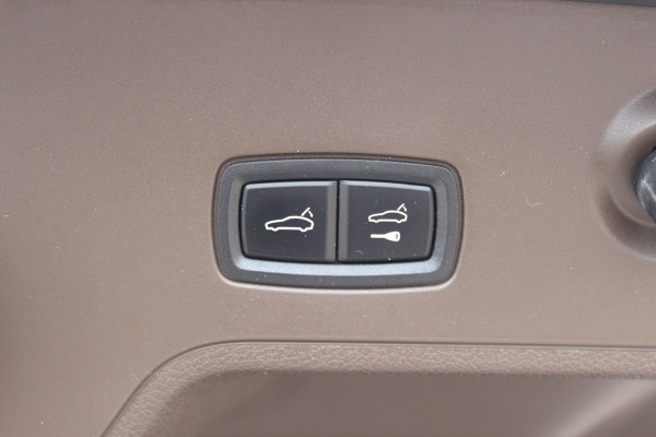 Porsche Panamera Sport Turismo 2.9 4 E-Hybrid Platinum Edition 61.598 km / Panoramadak / 360Camera / Head-up / Luchtvering / Matrix LED / Softclose / Bose / Keyless / 21'' / Sportuitlaat / Sportdesign+Chrono / Stuurverwarming / Stoelverwarming 4x /