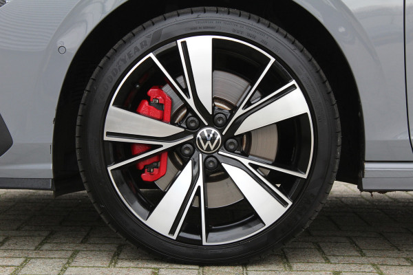 Volkswagen Golf 1.4 eHybrid GTE | Panoramadak | iQ Light | Elek. Trekhaak | Virtual Cockpit | HUD