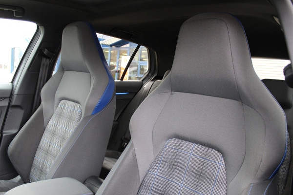 Volkswagen Golf 1.4 eHybrid GTE | Panoramadak | iQ Light | Elek. Trekhaak | Virtual Cockpit | HUD