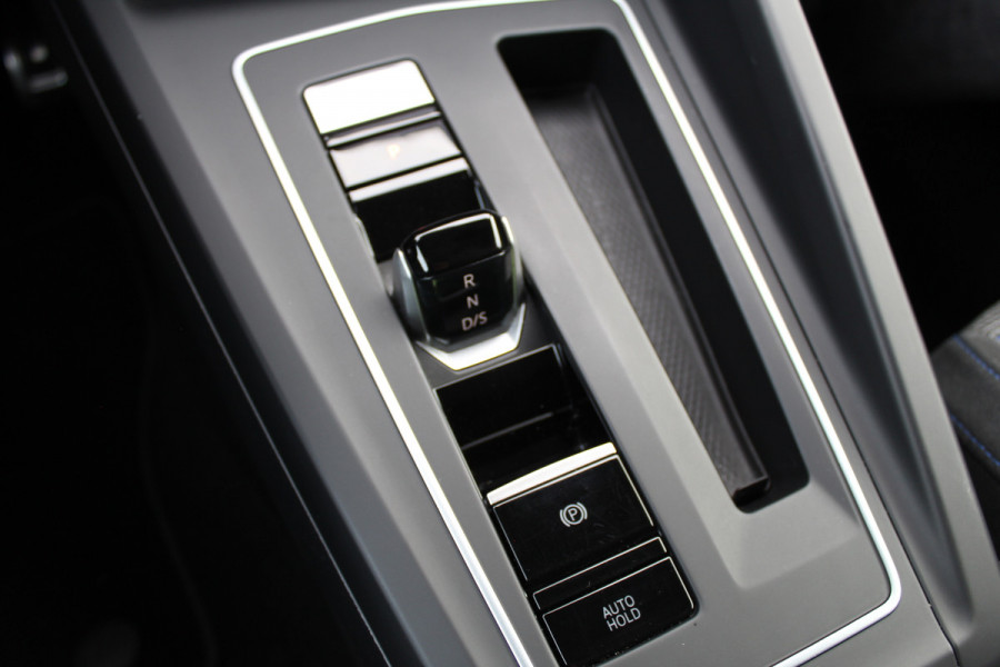 Volkswagen Golf 1.4 eHybrid GTE | Panoramadak | iQ Light | Elek. Trekhaak | Virtual Cockpit | HUD