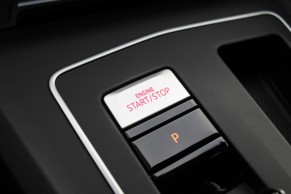 Volkswagen Golf 1.4 eHybrid GTE | Panoramadak | iQ Light | Elek. Trekhaak | Virtual Cockpit | HUD