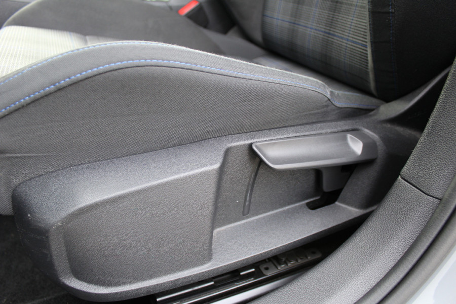 Volkswagen Golf 1.4 eHybrid GTE | Panoramadak | iQ Light | Elek. Trekhaak | Virtual Cockpit | HUD