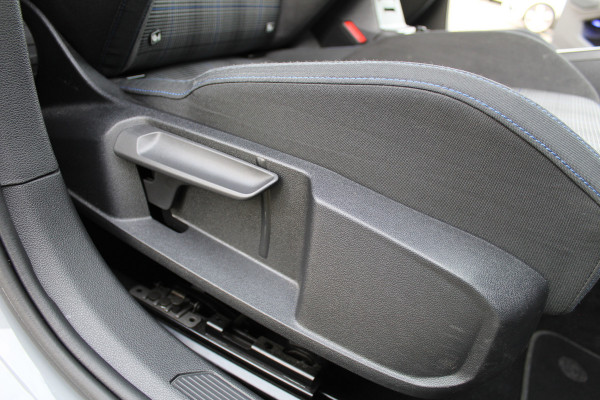 Volkswagen Golf 1.4 eHybrid GTE | Panoramadak | iQ Light | Elek. Trekhaak | Virtual Cockpit | HUD