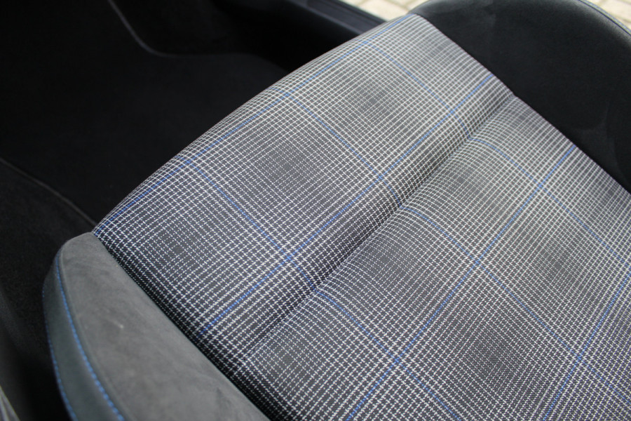 Volkswagen Golf 1.4 eHybrid GTE | Panoramadak | iQ Light | Elek. Trekhaak | Virtual Cockpit | HUD