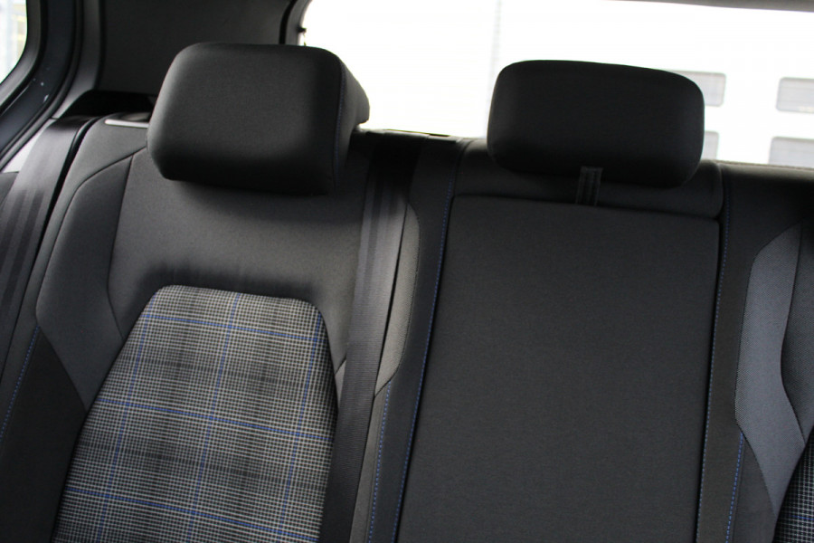 Volkswagen Golf 1.4 eHybrid GTE | Panoramadak | iQ Light | Elek. Trekhaak | Virtual Cockpit | HUD