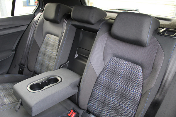 Volkswagen Golf 1.4 eHybrid GTE | Panoramadak | iQ Light | Elek. Trekhaak | Virtual Cockpit | HUD