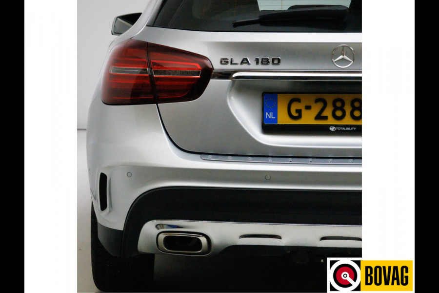 Mercedes-Benz GLA 180 Buss.Sol. AMG Automaat | Trekhaak | Led | Stoelverw. | Navigatie | Climate control | All season banden, Keyless entry/start, Electrische achterklep