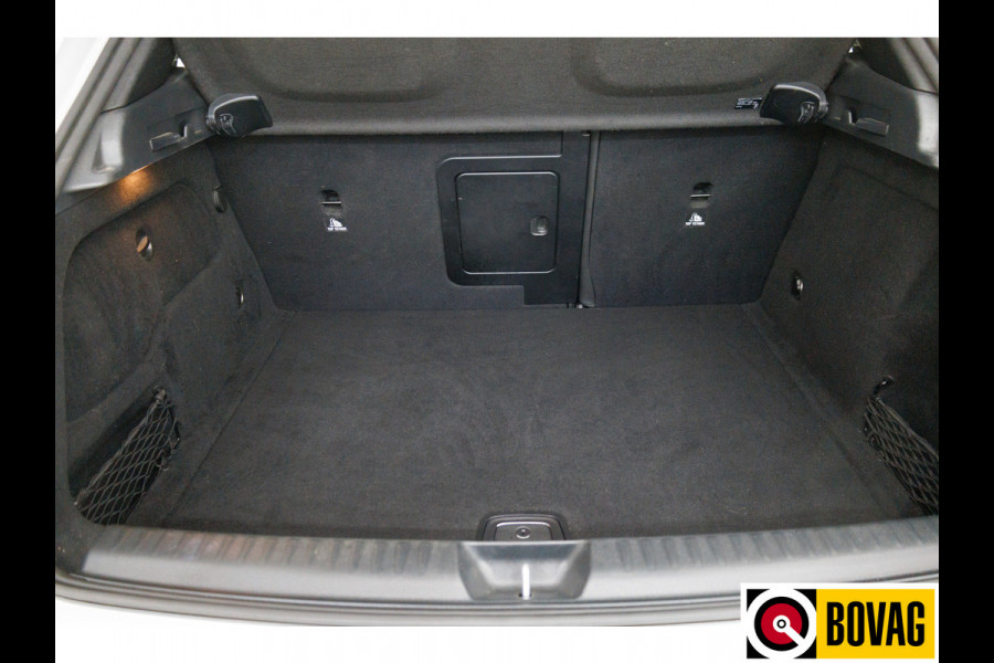 Mercedes-Benz GLA 180 Buss.Sol. AMG Automaat | Trekhaak | Led | Stoelverw. | Navigatie | Climate control | All season banden, Keyless entry/start, Electrische achterklep