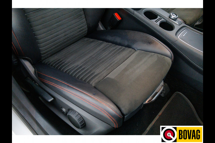 Mercedes-Benz GLA 180 Buss.Sol. AMG Automaat | Trekhaak | Led | Stoelverw. | Navigatie | Climate control | All season banden, Keyless entry/start, Electrische achterklep