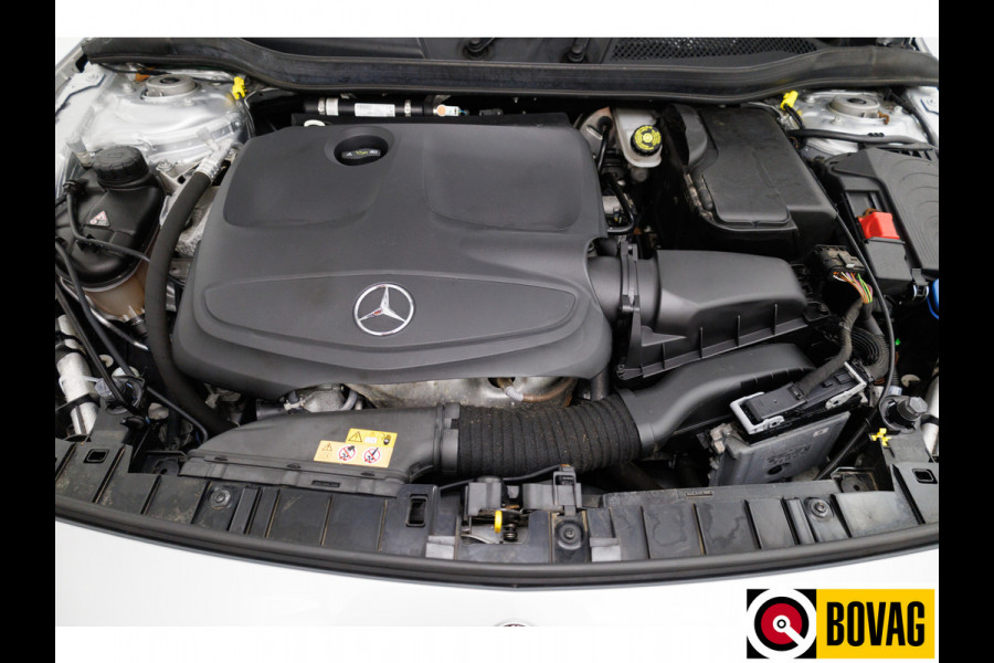 Mercedes-Benz GLA 180 Buss.Sol. AMG Automaat | Trekhaak | Led | Stoelverw. | Navigatie | Climate control | All season banden, Keyless entry/start, Electrische achterklep