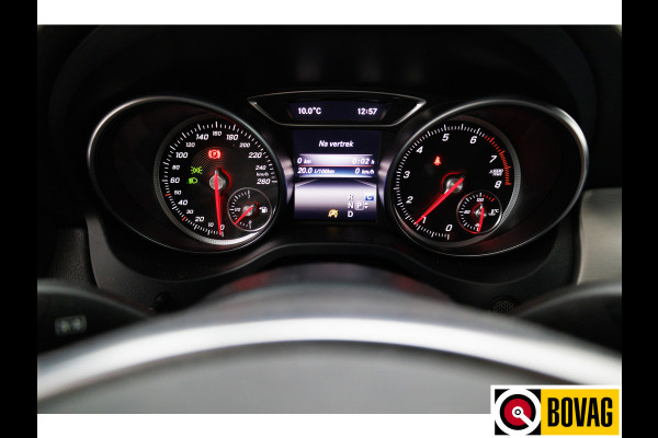 Mercedes-Benz GLA 180 Buss.Sol. AMG Automaat | Trekhaak | Led | Stoelverw. | Navigatie | Climate control | All season banden, Keyless entry/start, Electrische achterklep