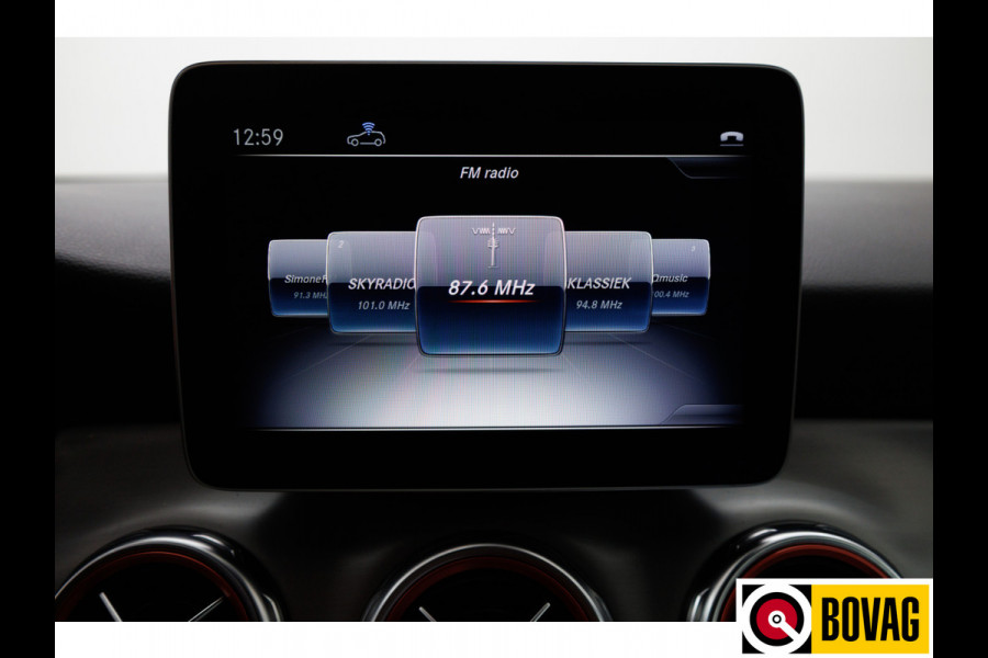 Mercedes-Benz GLA 180 Buss.Sol. AMG Automaat | Trekhaak | Led | Stoelverw. | Navigatie | Climate control | All season banden, Keyless entry/start, Electrische achterklep
