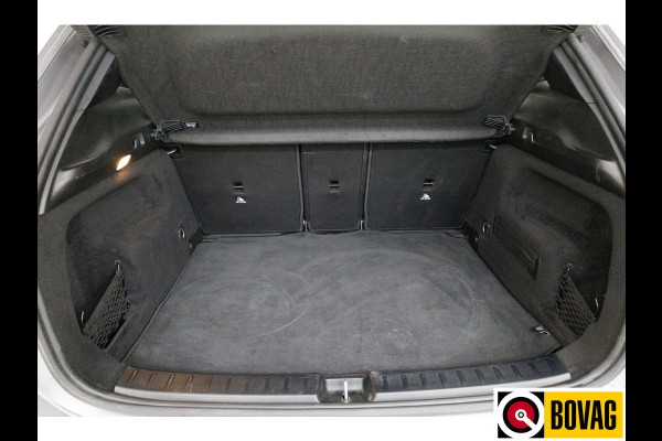 Mercedes-Benz GLA 250 e AMG Line automaat | Panoramadak | Wegklapbare Trekhaak | Adaptive Cruise Elektrische achterklep, Stoelverwarming, Camera, Sfeerverlichting, Navigatie