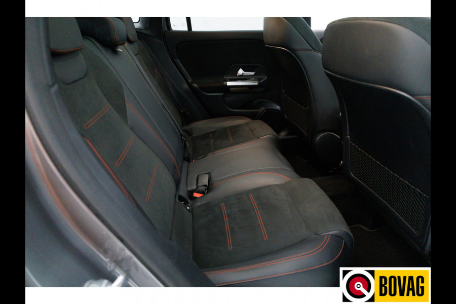 Mercedes-Benz GLA 250 e AMG Line automaat | Panoramadak | Wegklapbare Trekhaak | Adaptive Cruise Elektrische achterklep, Stoelverwarming, Camera, Sfeerverlichting, Navigatie