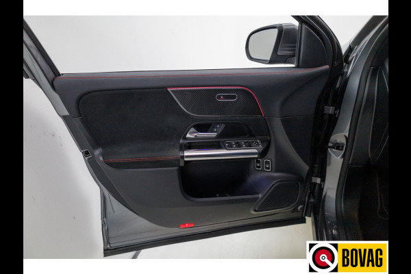 Mercedes-Benz GLA 250 e AMG Line automaat | Panoramadak | Wegklapbare Trekhaak | Adaptive Cruise Elektrische achterklep, Stoelverwarming, Camera, Sfeerverlichting, Navigatie