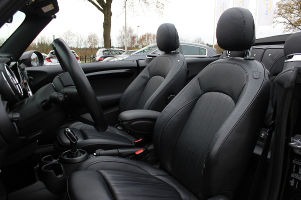 MINI Cabrio 1.5 Cooper / JCW Package / Leder / CarPlay / 18'' / Keyless / Navigatie / Stoelverwarming / Windscherm / Cruise Control