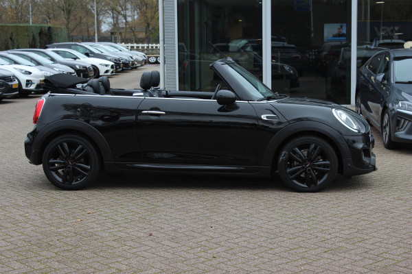 MINI Cabrio 1.5 Cooper / JCW Package / Leder / CarPlay / 18'' / Keyless / Navigatie / Stoelverwarming / Windscherm / Cruise Control