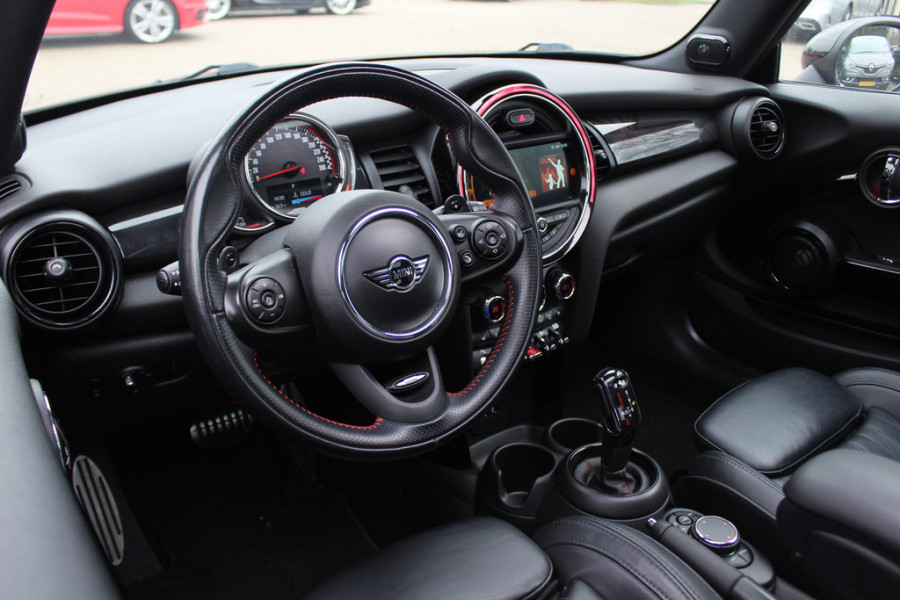 MINI Cabrio 1.5 Cooper / JCW Package / Leder / CarPlay / 18'' / Keyless / Navigatie / Stoelverwarming / Windscherm / Cruise Control