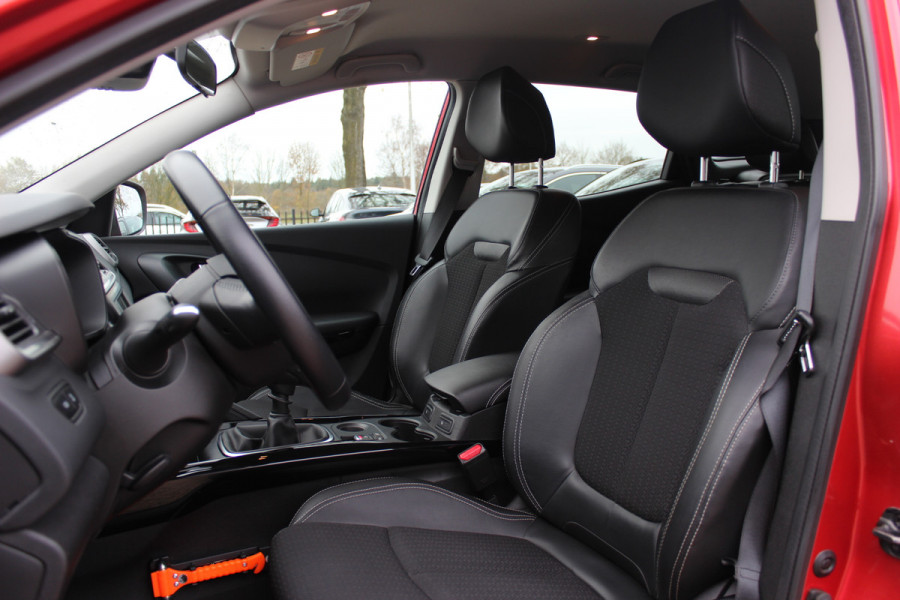 Renault Kadjar 1.2 TCe Intens / Trekhaak / Navigatie / Parkeerhulp V+A / Cruise Control / DAB / Keyless entry / 17'' / Stoelverwarming