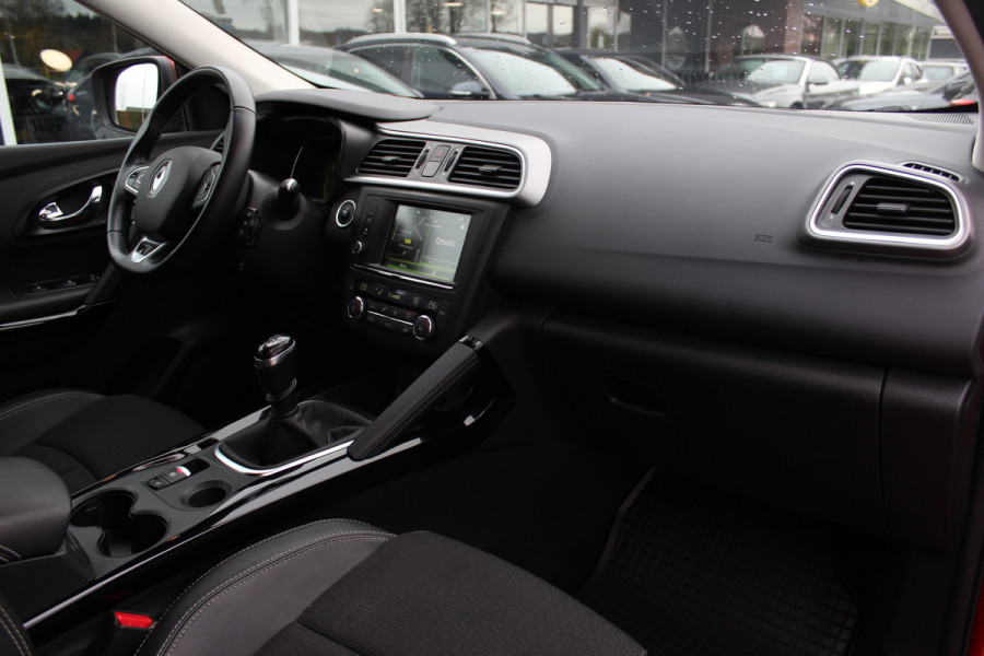 Renault Kadjar 1.2 TCe Intens / Trekhaak / Navigatie / Parkeerhulp V+A / Cruise Control / DAB / Keyless entry / 17'' / Stoelverwarming