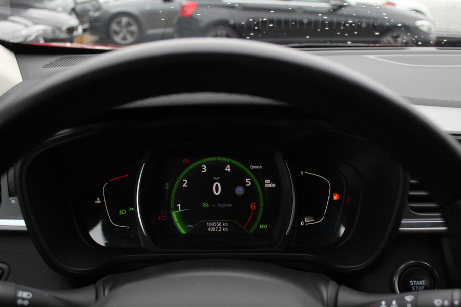 Renault Kadjar 1.2 TCe Intens / Trekhaak / Navigatie / Parkeerhulp V+A / Cruise Control / DAB / Keyless entry / 17'' / Stoelverwarming