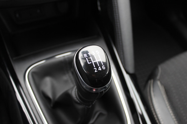 Renault Kadjar 1.2 TCe Intens / Trekhaak / Navigatie / Parkeerhulp V+A / Cruise Control / DAB / Keyless entry / 17'' / Stoelverwarming