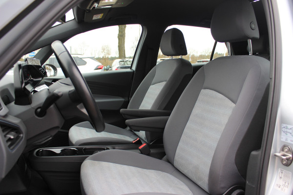 Volkswagen ID.3 Pure 45 kWh / SoH 92.6% / CarPlay / Parkeerhulp V+A / 18'' / Stuur+Stoelverwarming / DAB / ACC / Warmtepomp