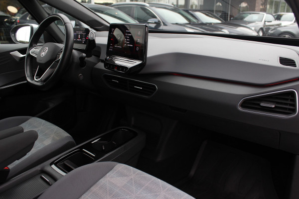 Volkswagen ID.3 Pure 45 kWh / SoH 92.6% / CarPlay / Parkeerhulp V+A / 18'' / Stuur+Stoelverwarming / DAB / ACC / Warmtepomp