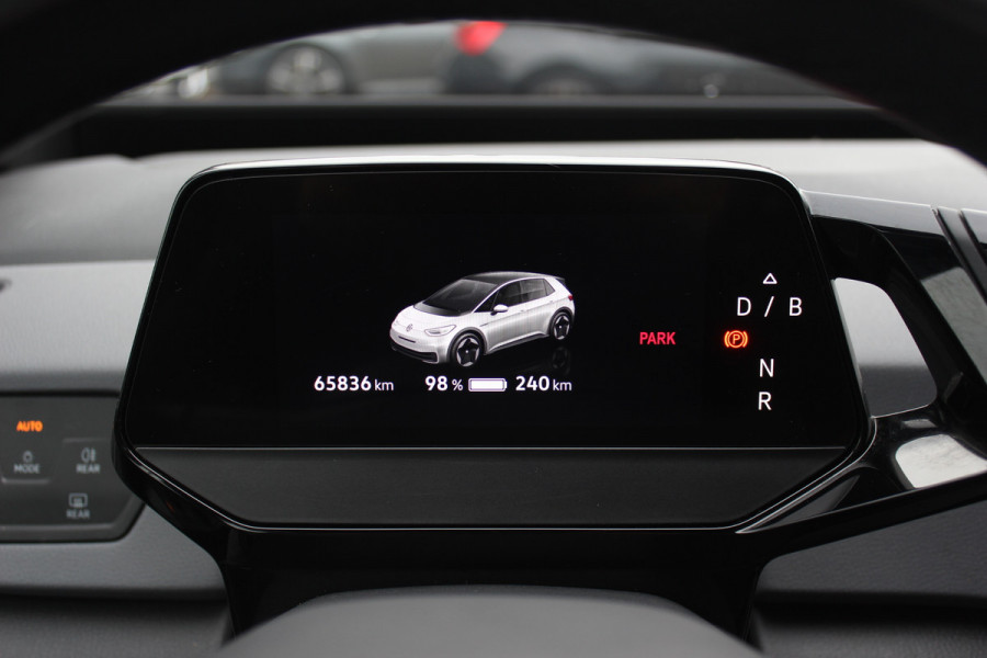 Volkswagen ID.3 Pure 45 kWh / SoH 92.6% / CarPlay / Parkeerhulp V+A / 18'' / Stuur+Stoelverwarming / DAB / ACC / Warmtepomp