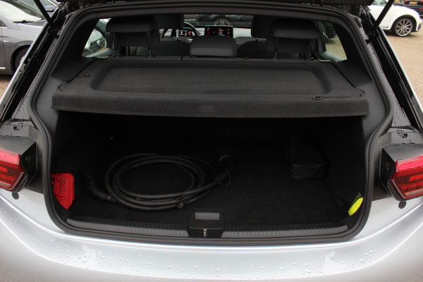 Volkswagen ID.3 Pure 45 kWh / SoH 92.6% / CarPlay / Parkeerhulp V+A / 18'' / Stuur+Stoelverwarming / DAB / ACC / Warmtepomp
