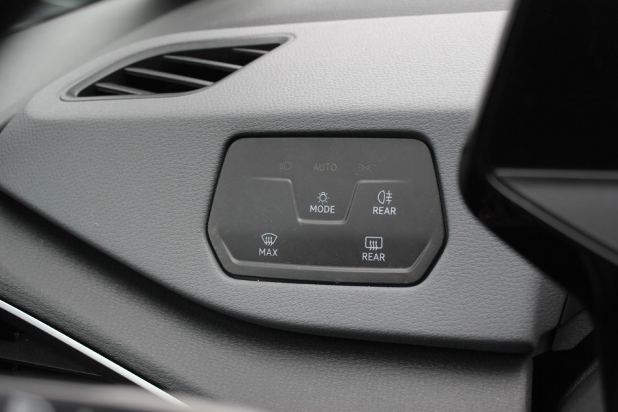 Volkswagen ID.3 Pure 45 kWh / SoH 92.6% / CarPlay / Parkeerhulp V+A / 18'' / Stuur+Stoelverwarming / DAB / ACC / Warmtepomp
