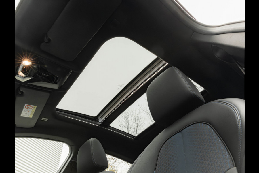 BMW 2 Serie Gran Coupé 220i M-Sport - Pano - Verwarmd Stuurwiel - ACC - Camera