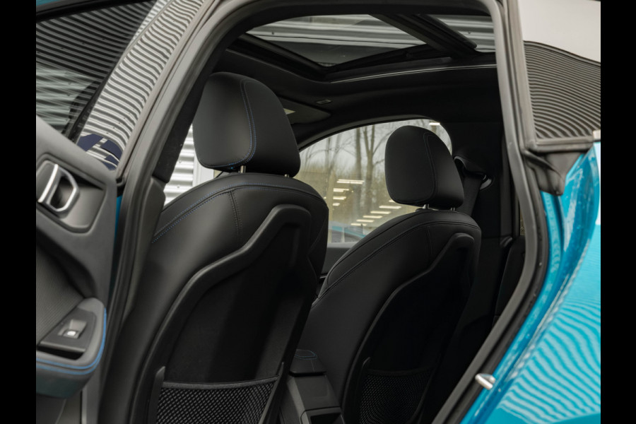 BMW 2 Serie Gran Coupé 220i M-Sport - Pano - Verwarmd Stuurwiel - ACC - Camera