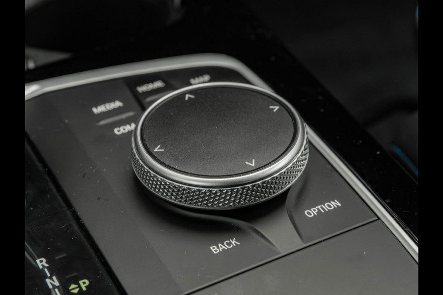 BMW 2 Serie Gran Coupé 220i M-Sport - Pano - Verwarmd Stuurwiel - ACC - Camera