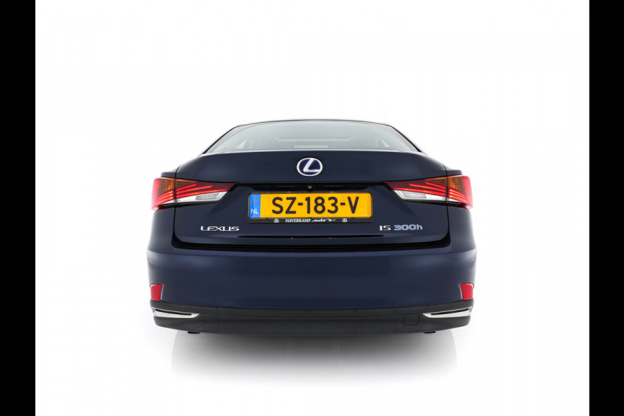 Lexus IS 300h Hybrid Business Line Aut. *PANO | LEATHER-MICROFIBRE | FULL-LED | NAVI-FULLMAP | HEATED-COMFORTSEATS | CAMERA | ECC | SHIFT-PADDLES | PDC | CRUISE | 17''ALU*